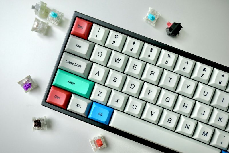 Mechanical keyboard with loose switches beside it